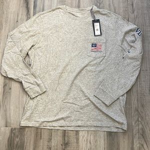 NWT Vineyard Vine Graphic Tee Large
